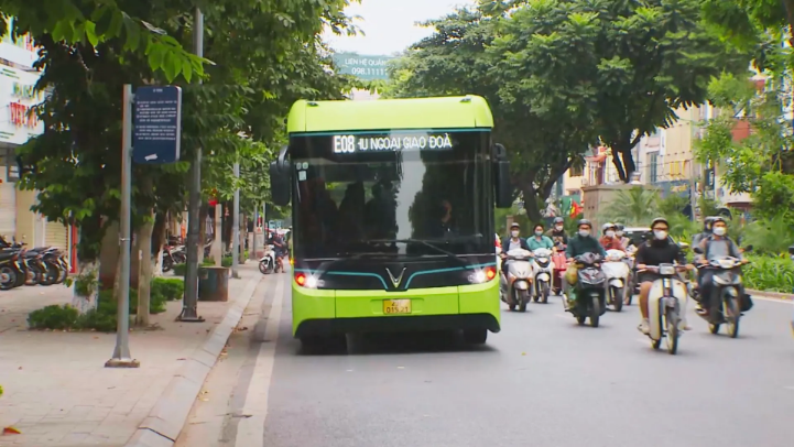 Xe buýt Hà Nội hoàn thành kế hoạch chuyển đổi xanh